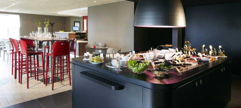 Hotel Restaurant Campanile Aurillac Exterior photo