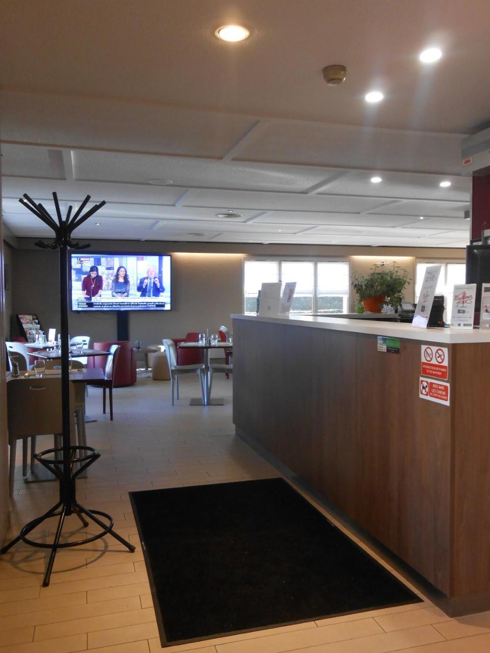 Hotel Restaurant Campanile Aurillac Exterior photo