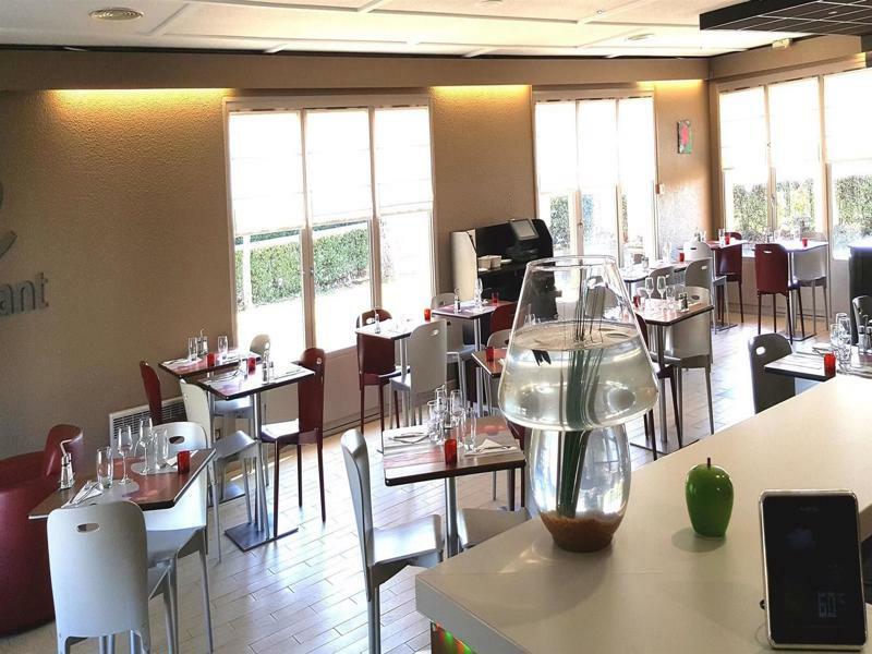 Hotel Restaurant Campanile Aurillac Exterior photo