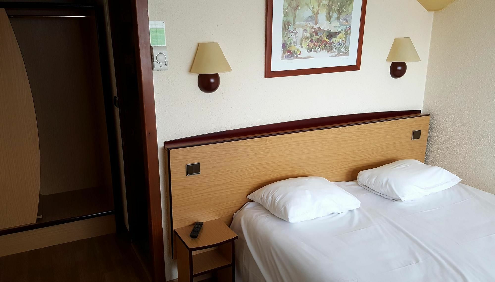 Hotel Restaurant Campanile Aurillac Exterior photo