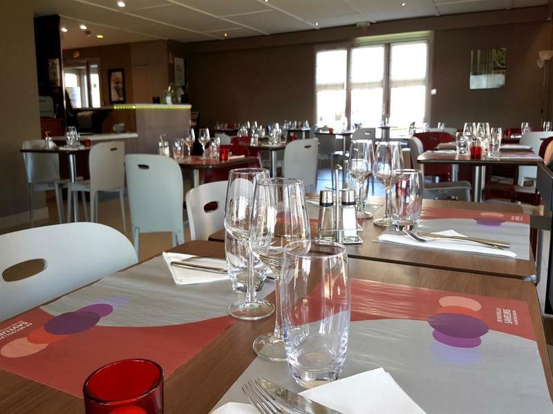 Hotel Restaurant Campanile Aurillac Exterior photo