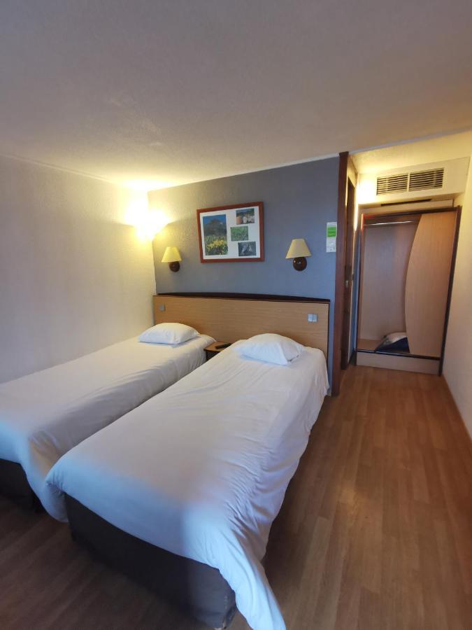 Hotel Restaurant Campanile Aurillac Exterior photo